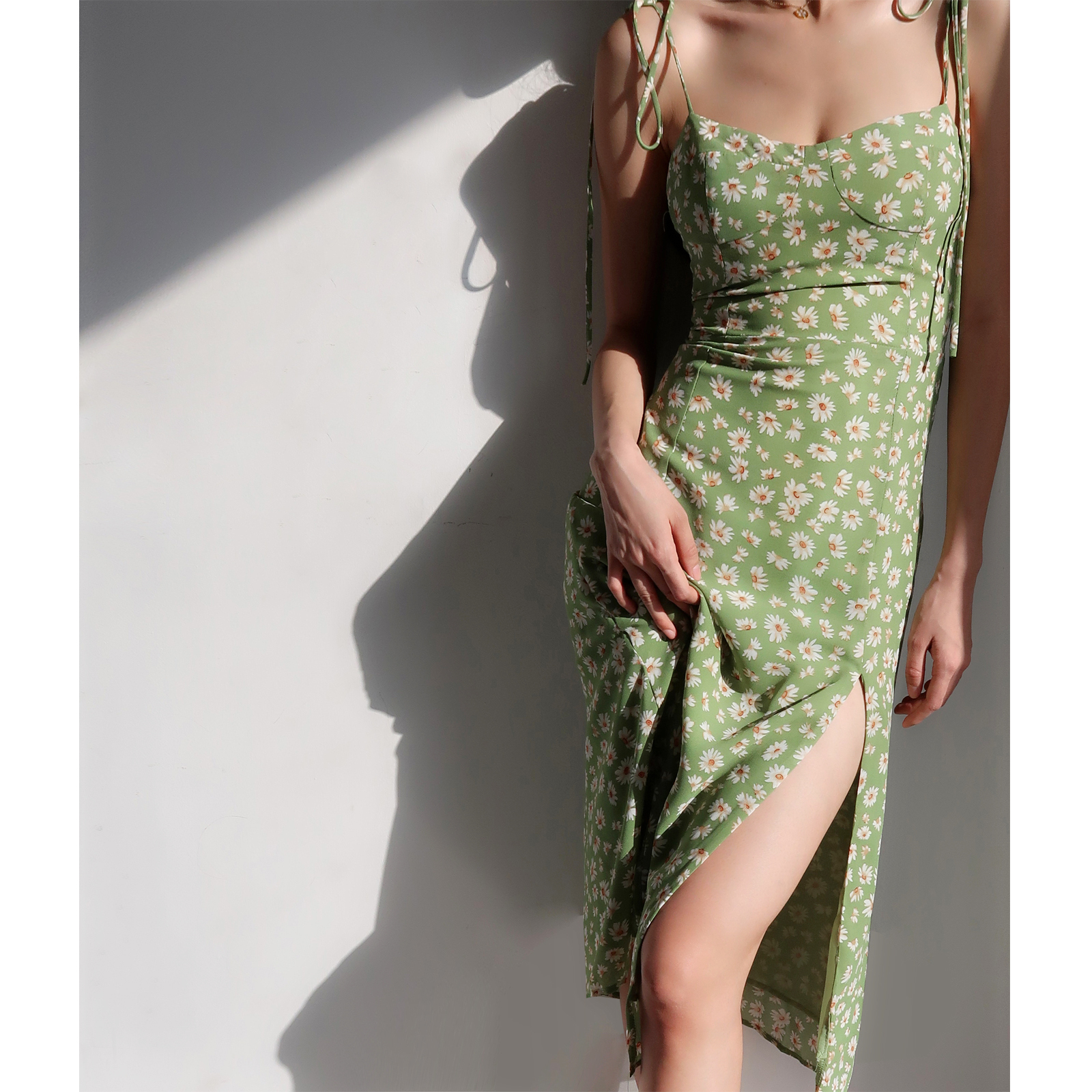 Fitted Vintage Green Side-Slit Dress with Small Daisies - French Style Sleeveless Mid-Calf Vacation Dress