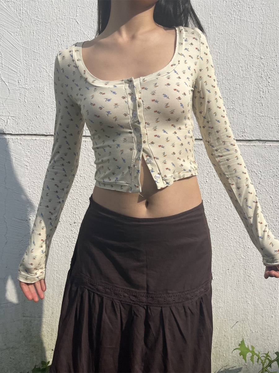 Flattering Slim Fit French Style T-Shirt for Women - Versatile Sweet and Spicy Design, Perfect for Y2K and Casual Looks