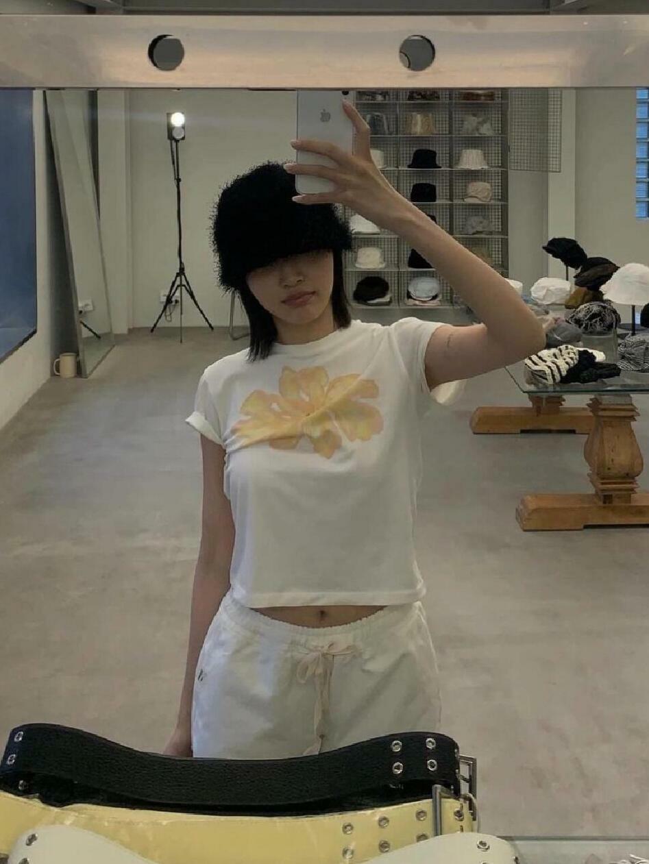 Floral Korean Style Short-Sleeve T-Shirt - Lightweight Slim-Fit Cotton Top for a Youthful Look