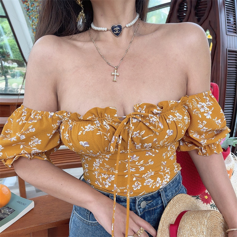 Floral Puff Sleeve Blouse - Square Neck, Waist-Revealing, Short Sleeve - Spring/Summer 2025 Vacation Style