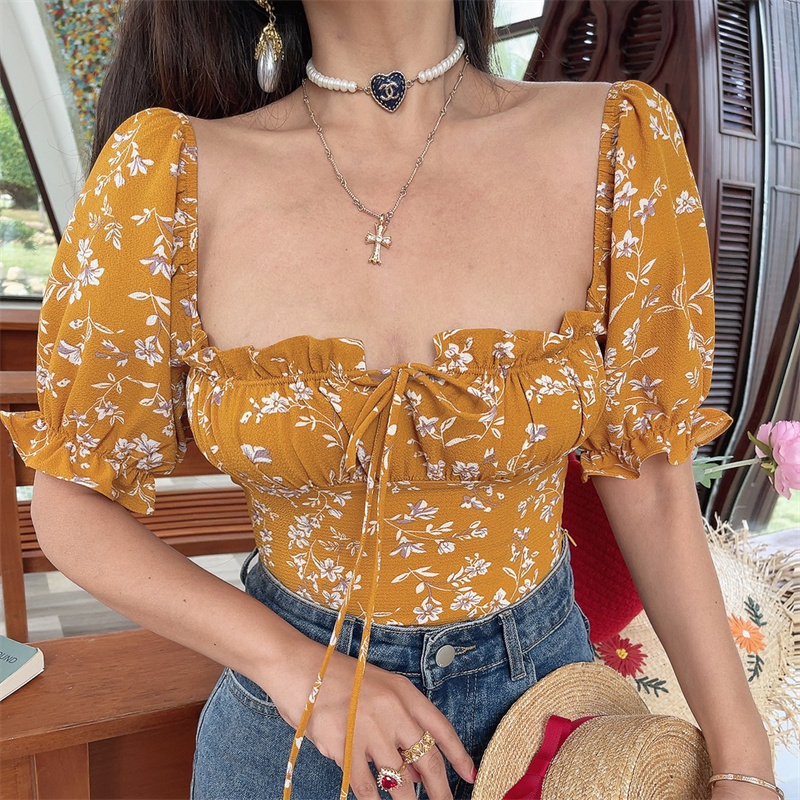Floral Puff Sleeve Blouse - Square Neck, Waist-Revealing, Short Sleeve - Spring/Summer 2025 Vacation Style