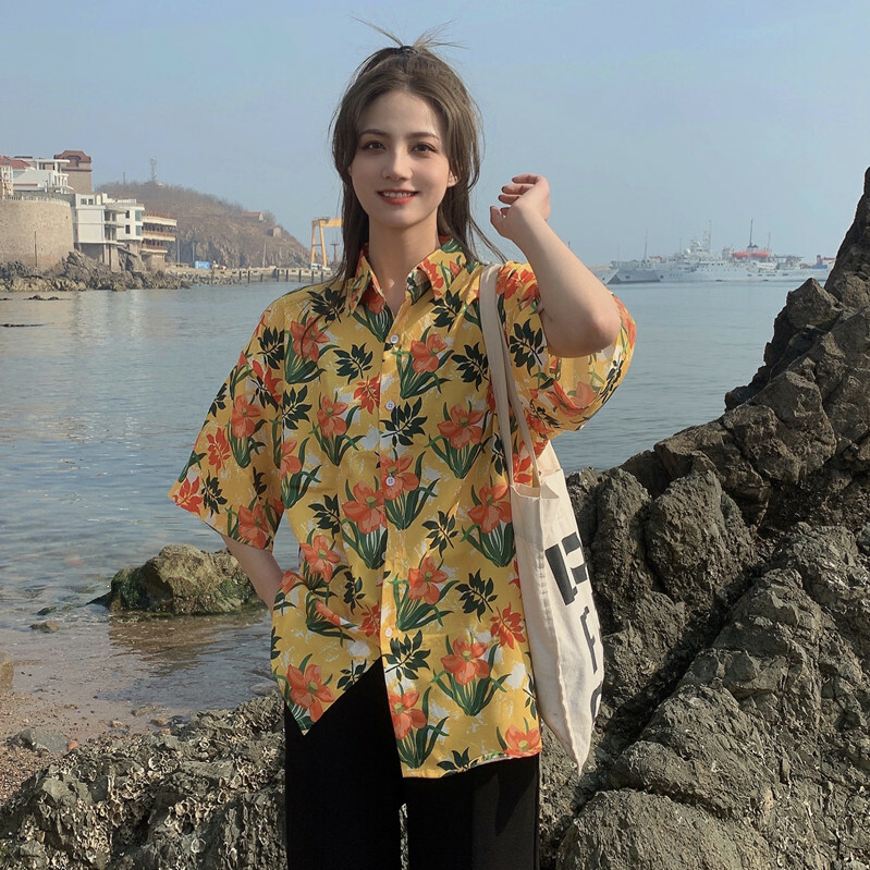 Floral Short-Sleeve Beach Shirt for Women, Retro Hawaiian Style, Chic Loose Top for Vacation, Instagram-Worthy Summer Fashion