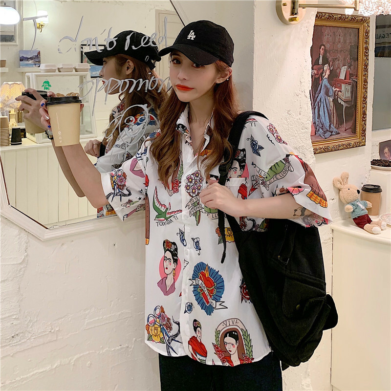 Floral Short-Sleeve Hawaiian Shirt for Women - Retro Vacation Beach Top in Hong Kong Style, Perfect for Summer and Travel