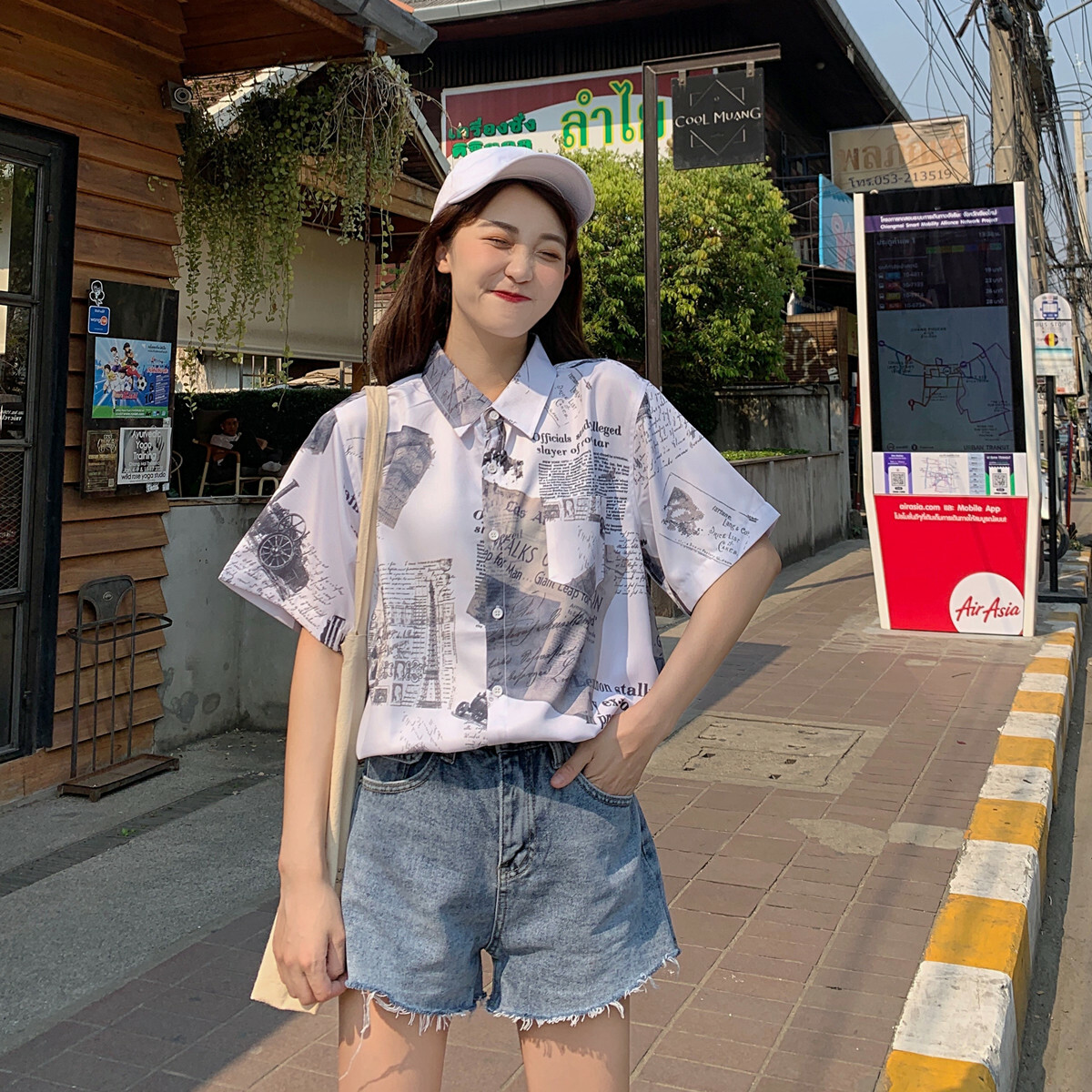 Floral Short Sleeve Shirt for Women - Hawaiian Beach Top, Retro Hong Kong Style, Loose Fit, Summer Fashion Essential