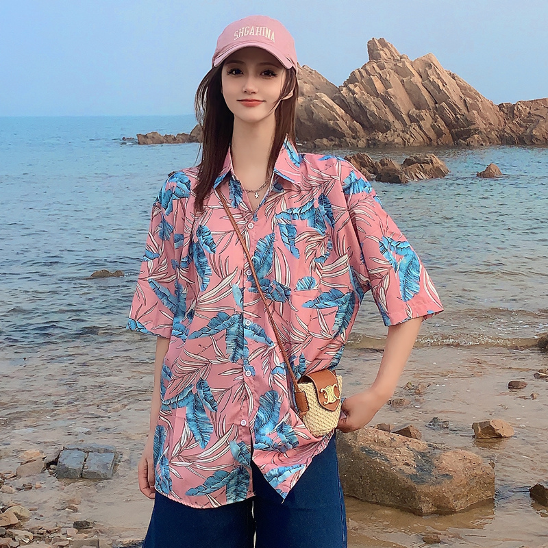 Floral Short-Sleeve Shirt for Women - Retro Hawaiian Style Loose Top for Beach Vacation, Y2K Inspired Fashion