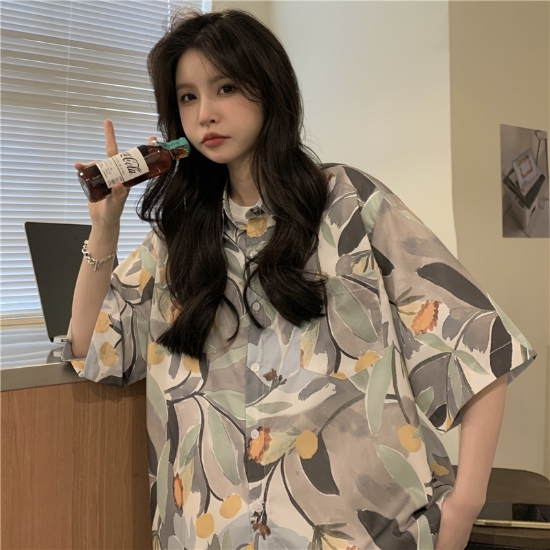 Floral Short Sleeve Shirt for Women - Retro Hong Kong Style Loose Beach Top, Summer Fashion, Trendy Half-Sleeve Design