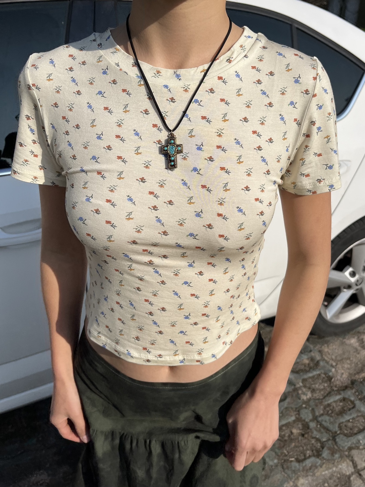 French Romantic Floral Slim Fit Short T-Shirt for Women - Spring 2025 Fashion in Vintage Style