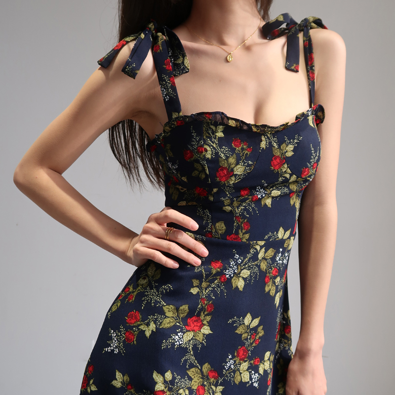 French-Style Black Floral Spaghetti Strap Dress with Vintage Lace-Up, High-Waisted A-Line Design for Women – Chic Summer Fashion