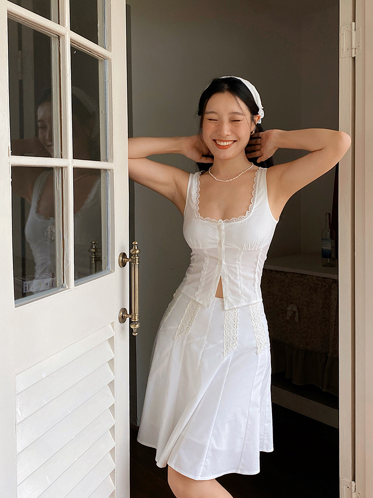 French Vintage Lace Vest Top - White Slim-Fit Sexy Design, Versatile Short Style for Y2K and 90s Fashion