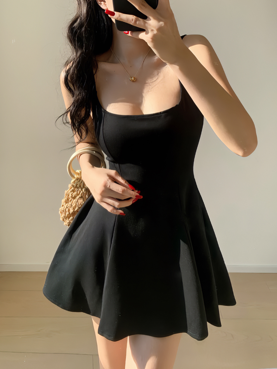 French Vintage Square Neck Black Waist-Defining Elastic Slimming Slip Dress for Women - Short Skirt Vacation Style