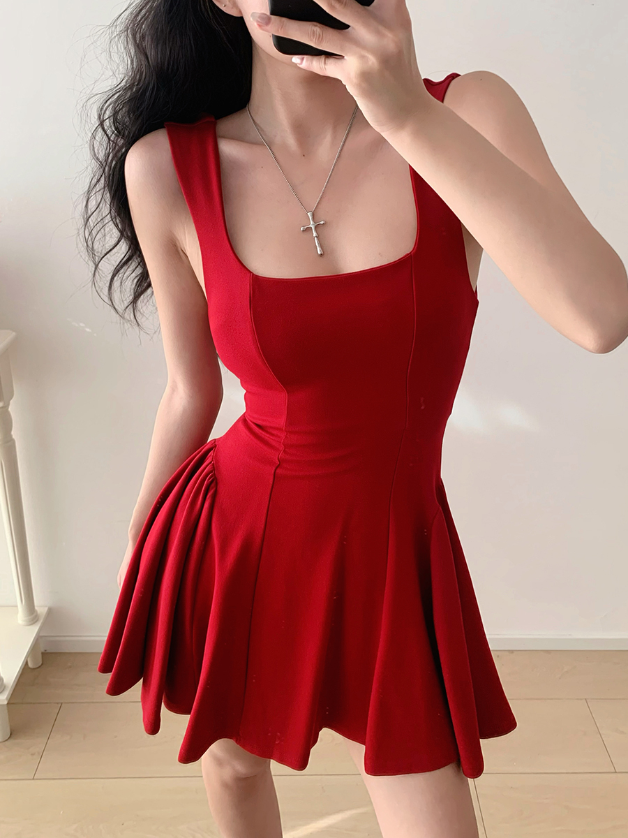 French Vintage Style Square Neck Pleated Wide Strap Short Skirt Dress in Pure Color for Vacation, 90s Inspired Fashion