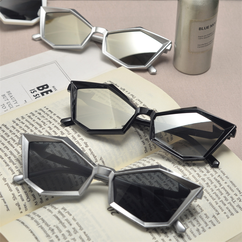 Futuristic Cyberpunk Polygon Diamond Sunglasses for Slim Faces - Unisex Hip-Hop Party Eyewear
