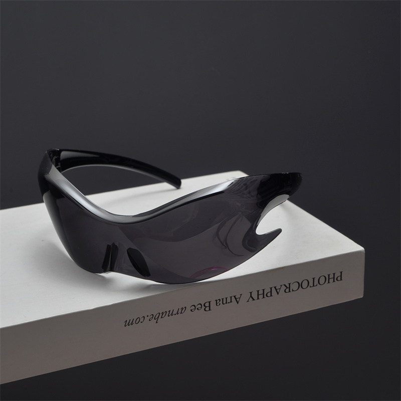 Futuristic Cyberpunk Unisex Retro Street Photography Sunglasses - Quirky Exaggerated Style for Bold Fashion Statements