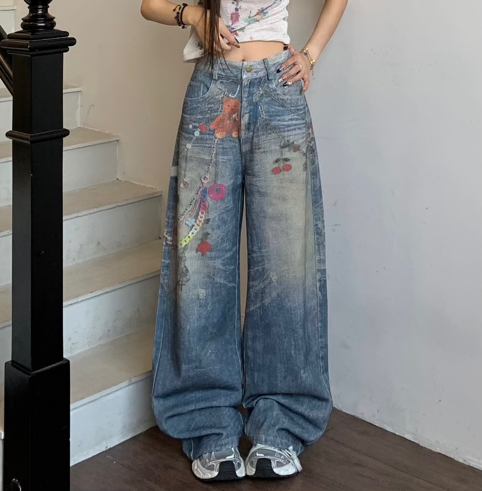Graffiti Painted Wide Leg Jeans for Women - Summer Straight Leg Floor-Length Pants with Little Bear Chain Design