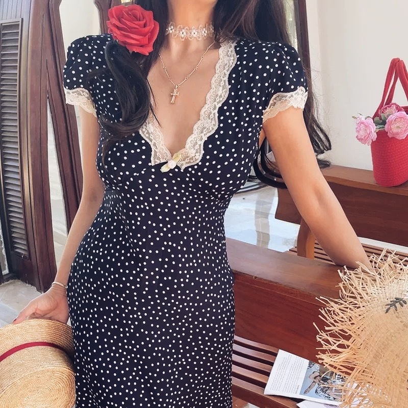 Handmade Illustrated Beauty French Lace V-Neck Puff Sleeve Maxi Dress – 2025 Spring/Summer Vacation Style