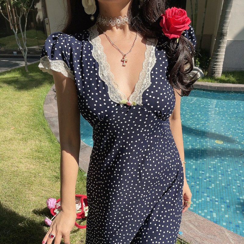 Handmade Illustrated Beauty French Lace V-Neck Puff Sleeve Maxi Dress – 2025 Spring/Summer Vacation Style