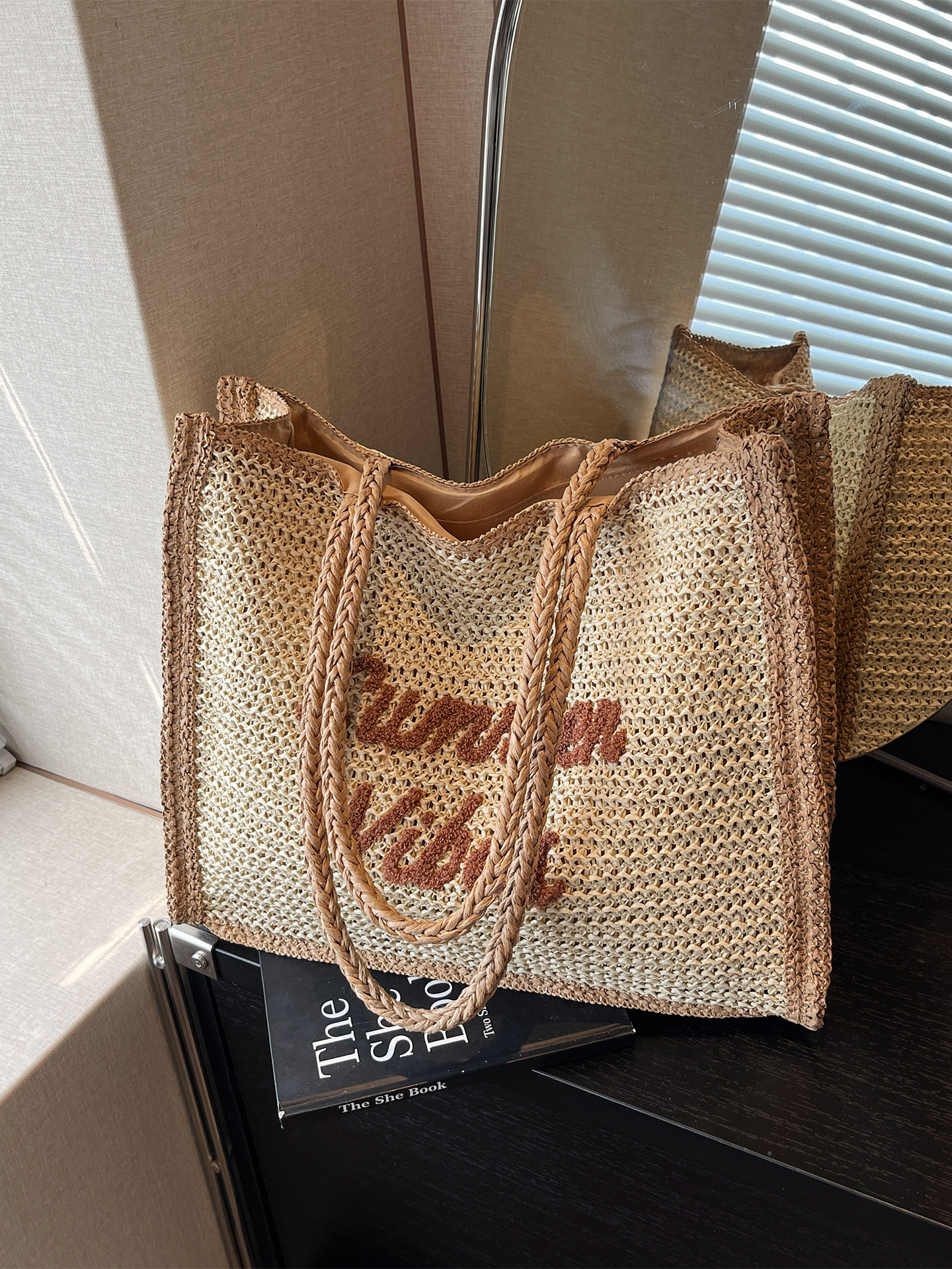 Handwoven Women's Straw Beach Tote Bag - Large Capacity Shoulder Bag for Seaside Vacation 2025 Style