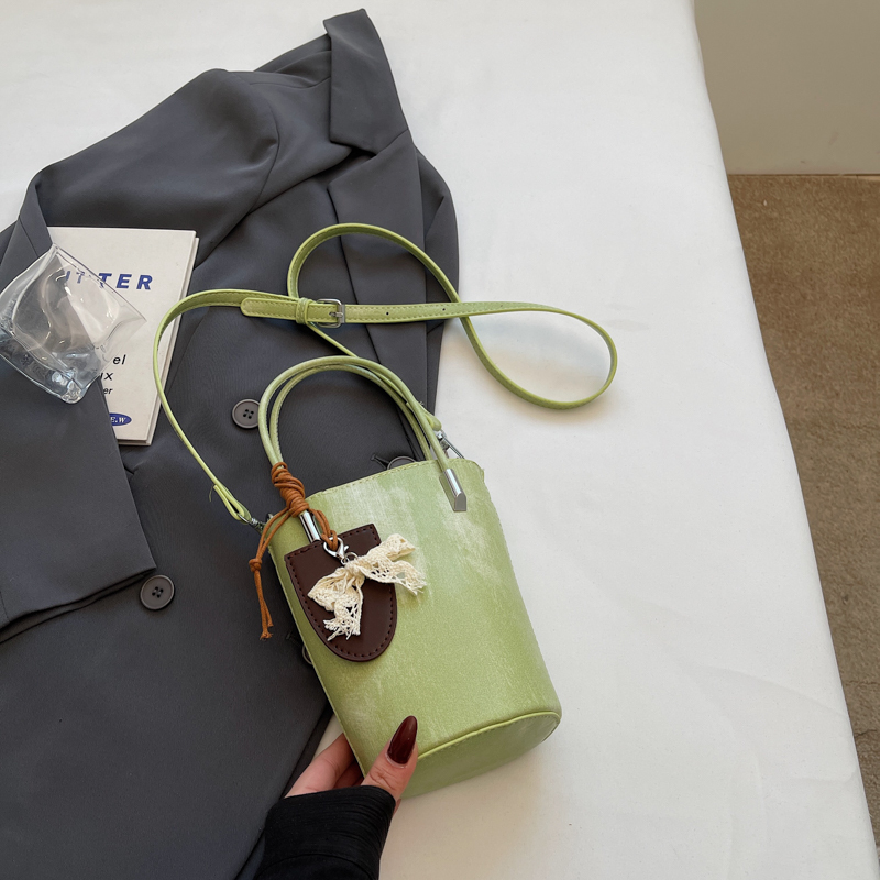 High-End Green Bucket Bag for Women, Summer 2025 Handheld Crossbody Phone Bag, Trendy Niche Fashion Accessory
