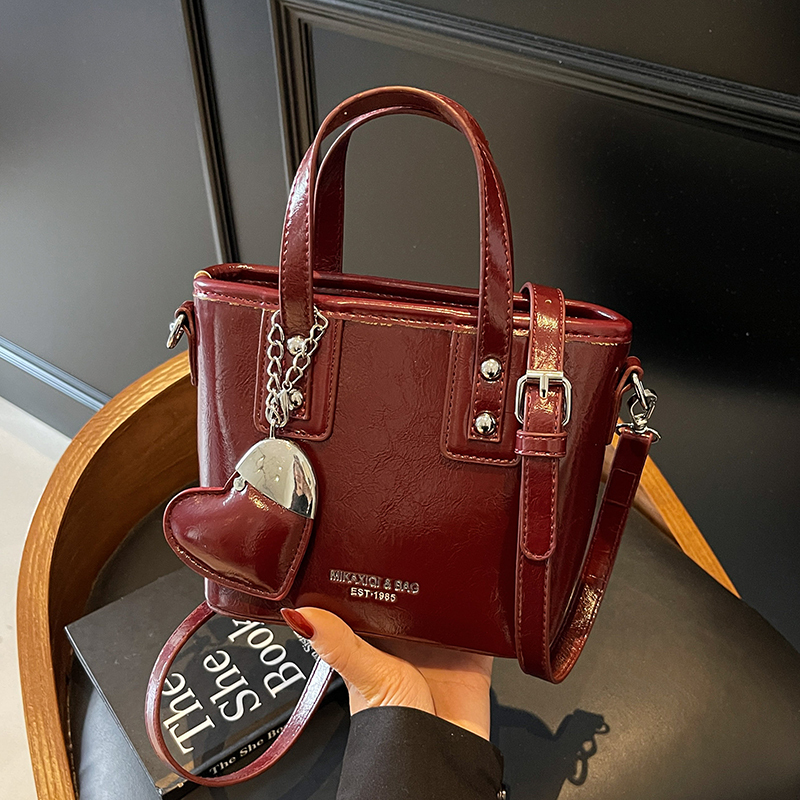 High-End Heart-Shaped Handbag for Women - Fashionable Tote Bucket Bag, 2025 New Style, Vegetable Basket Shoulder Crossbody Bag