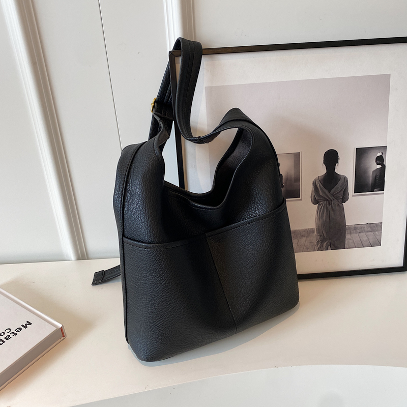High-End Versatile Bucket Bag for Women - Retro Shoulder Tote with Large Capacity for Spring/Summer 2025 Fashion