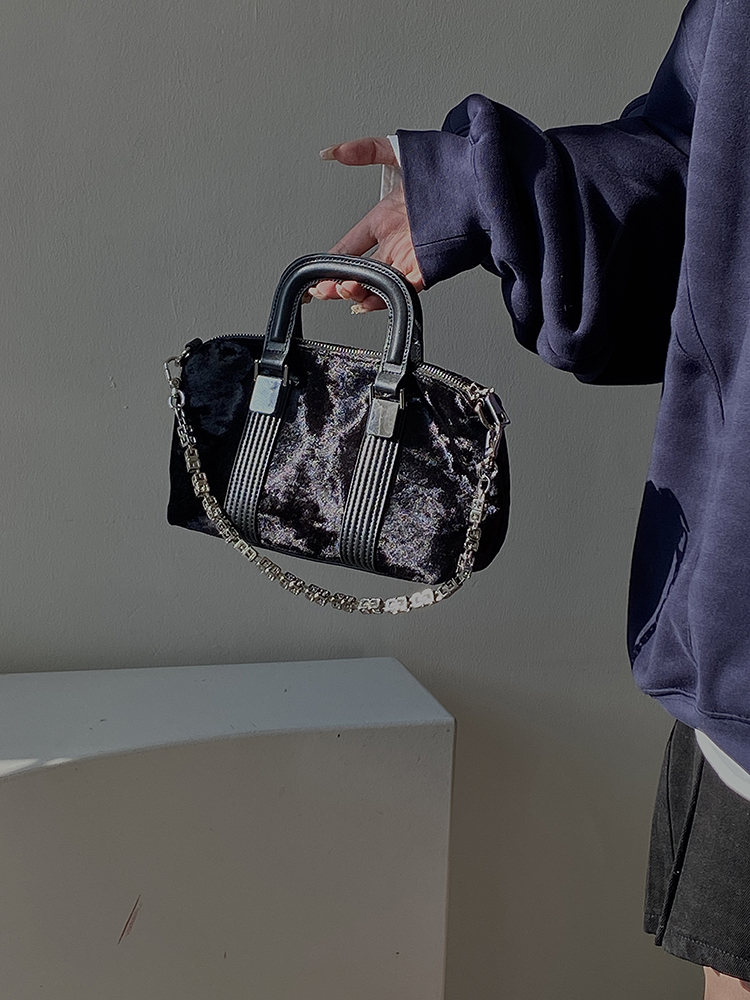 High-End Women's Chain Shoulder Bag - Stylish Large Crossbody & Handheld Fashionable Masterpiece for 2025