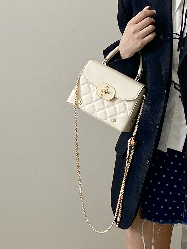High-End Women's Crossbody Bag - Large Protagonist Design, Small Size, Perfect for Spring/Summer, Fragrant Wind Style
