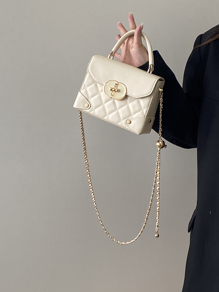 High-End Women's Crossbody Bag - Large Protagonist Design, Small Size, Perfect for Spring/Summer, Fragrant Wind Style