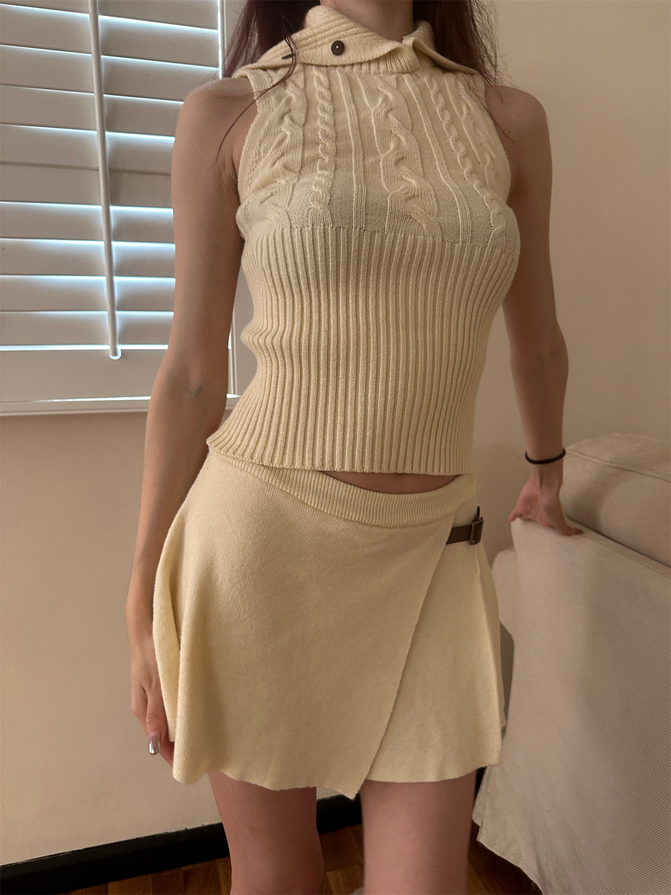 High Neck Slim Knit Vest and Shorts Set - Retro Hot Girl Style for Spring/Summer 2025
