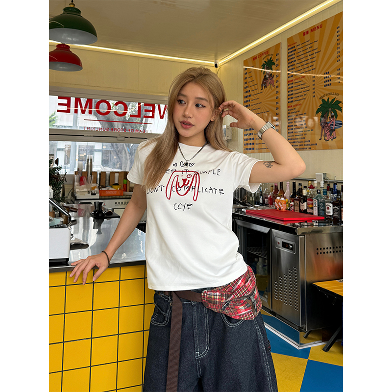 High Street Casual Women's Short Sleeve T-shirt - Straight Tube Design, American Style, Trendy Summer Top