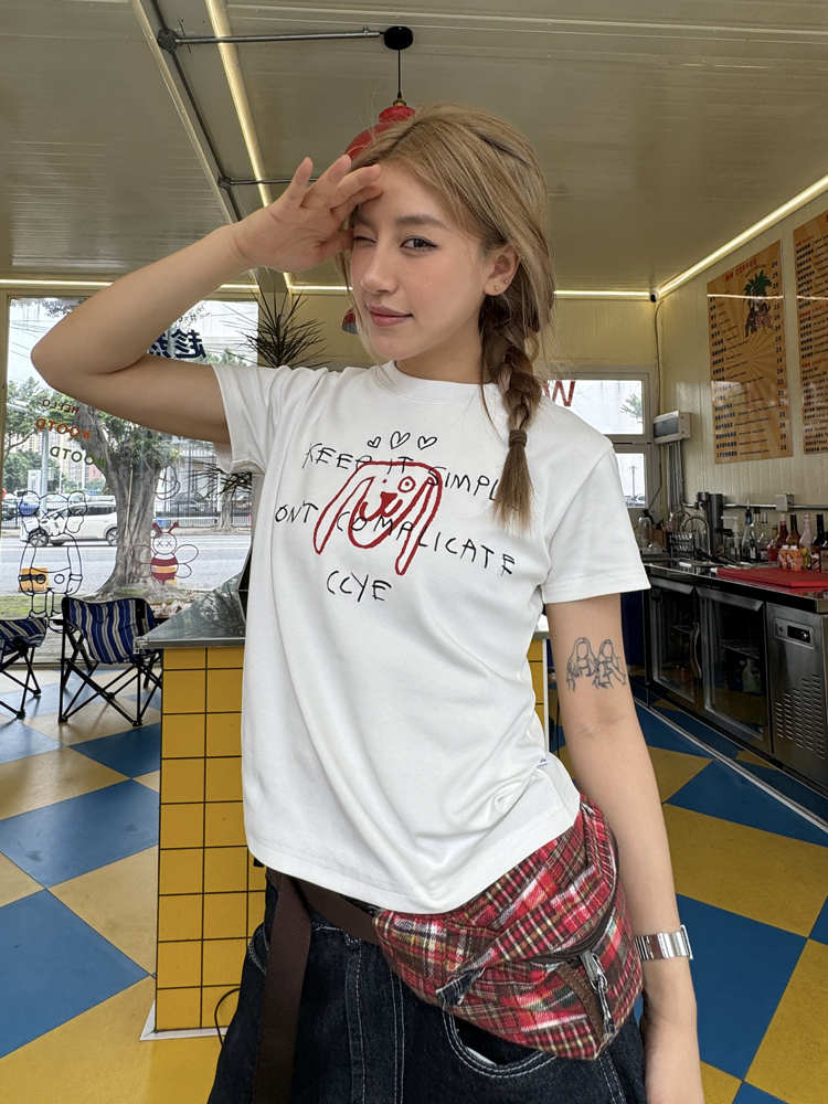 High Street Casual Women's Short Sleeve T-shirt - Straight Tube Design, American Style, Trendy Summer Top