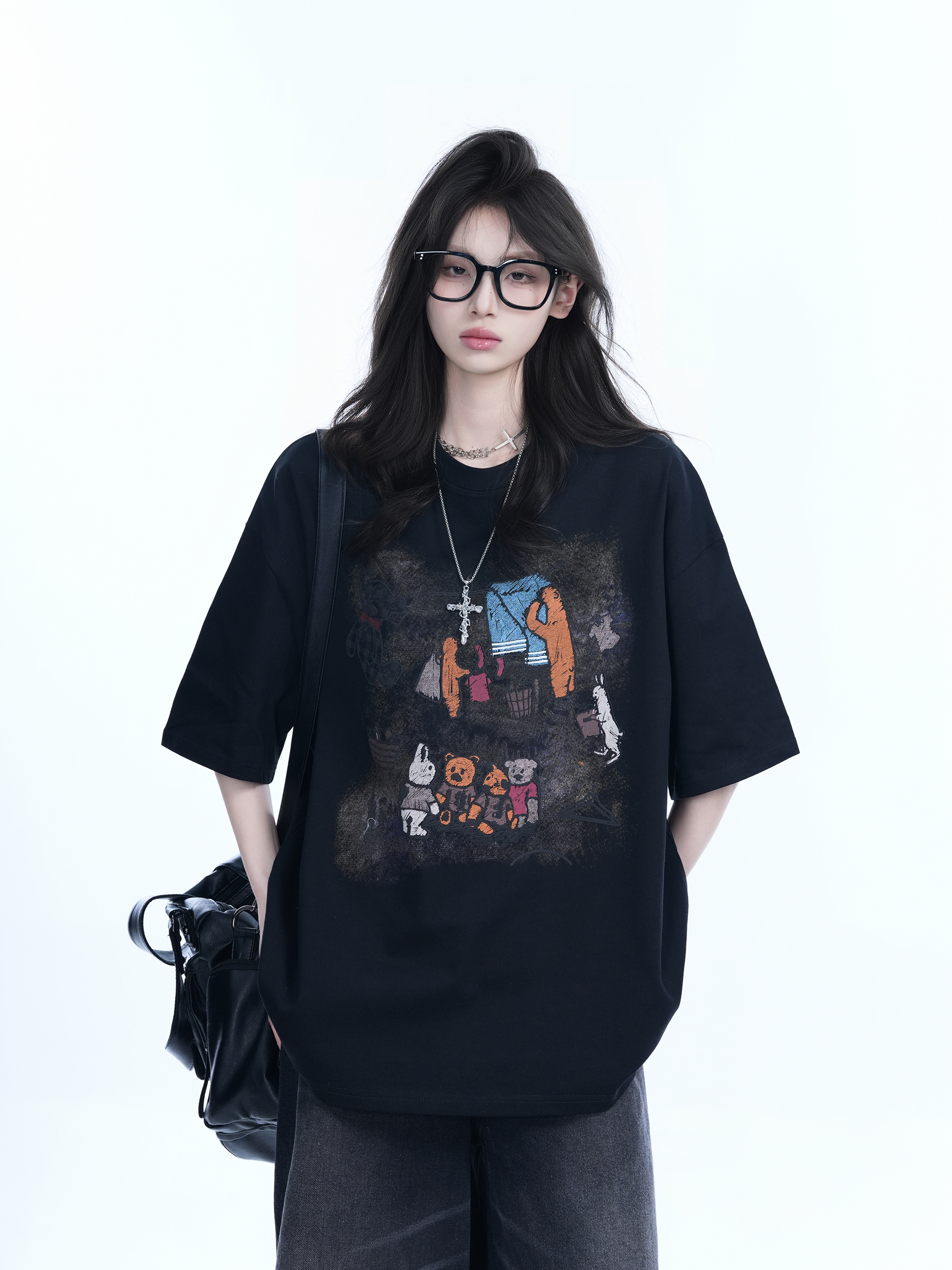 High Street Graffiti Short-Sleeve T-Shirt for Women - Casual Loose-Fit Summer Tee with "Sit and Eat" Graphic, Trendy Urban Style