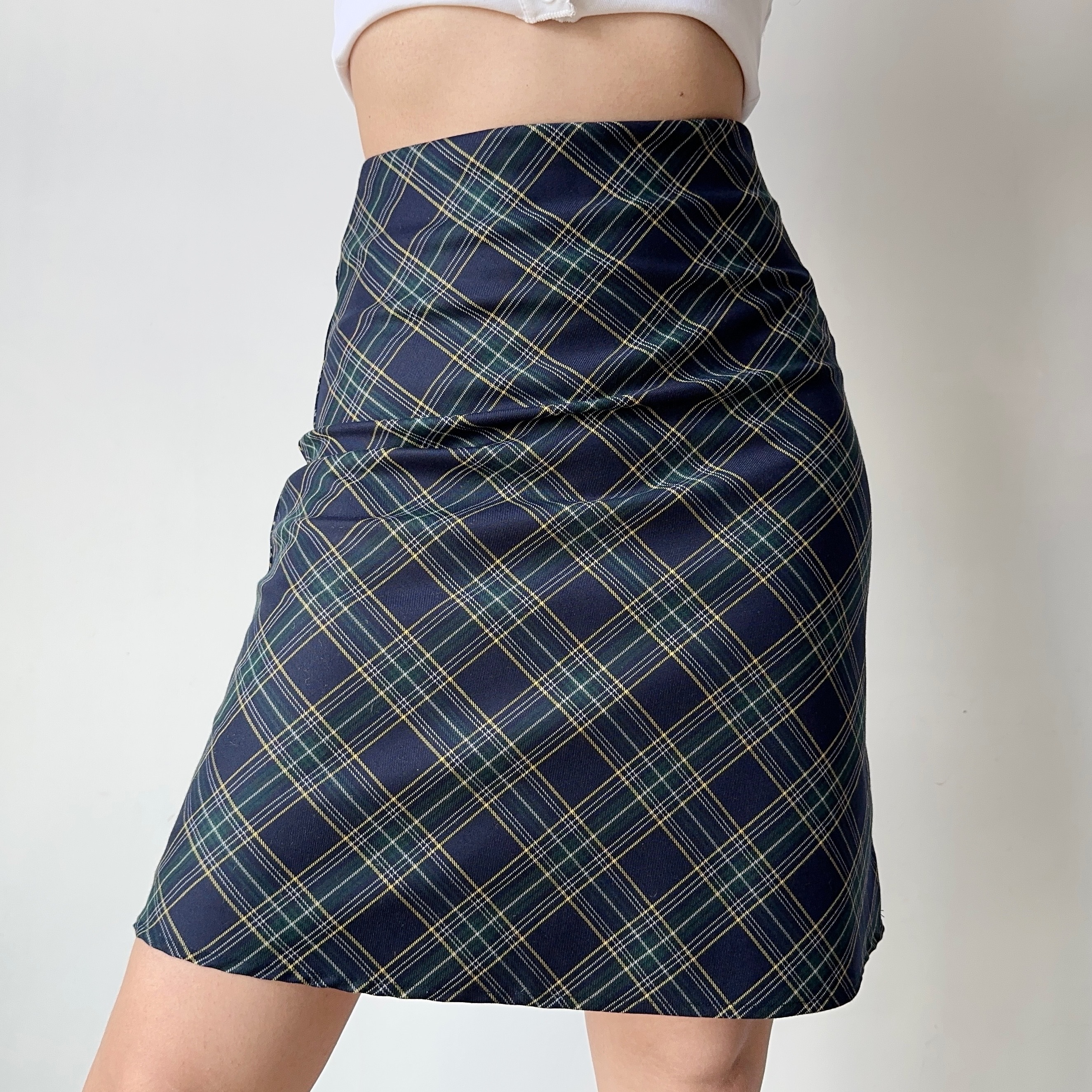 High Waist A-Line Plaid Skirt for Women – Retro College Style Knee-Length Bodycon Skirt in European and American Fashion