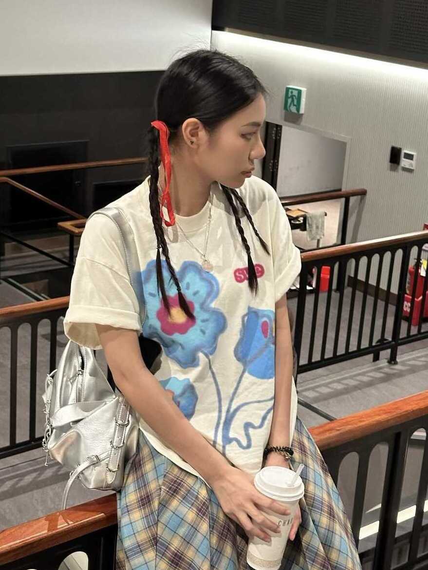 Korean Floral Graffiti Design Loose Fit Heavyweight Cotton Short Sleeve T-Shirt for Women - Casual Versatile Style