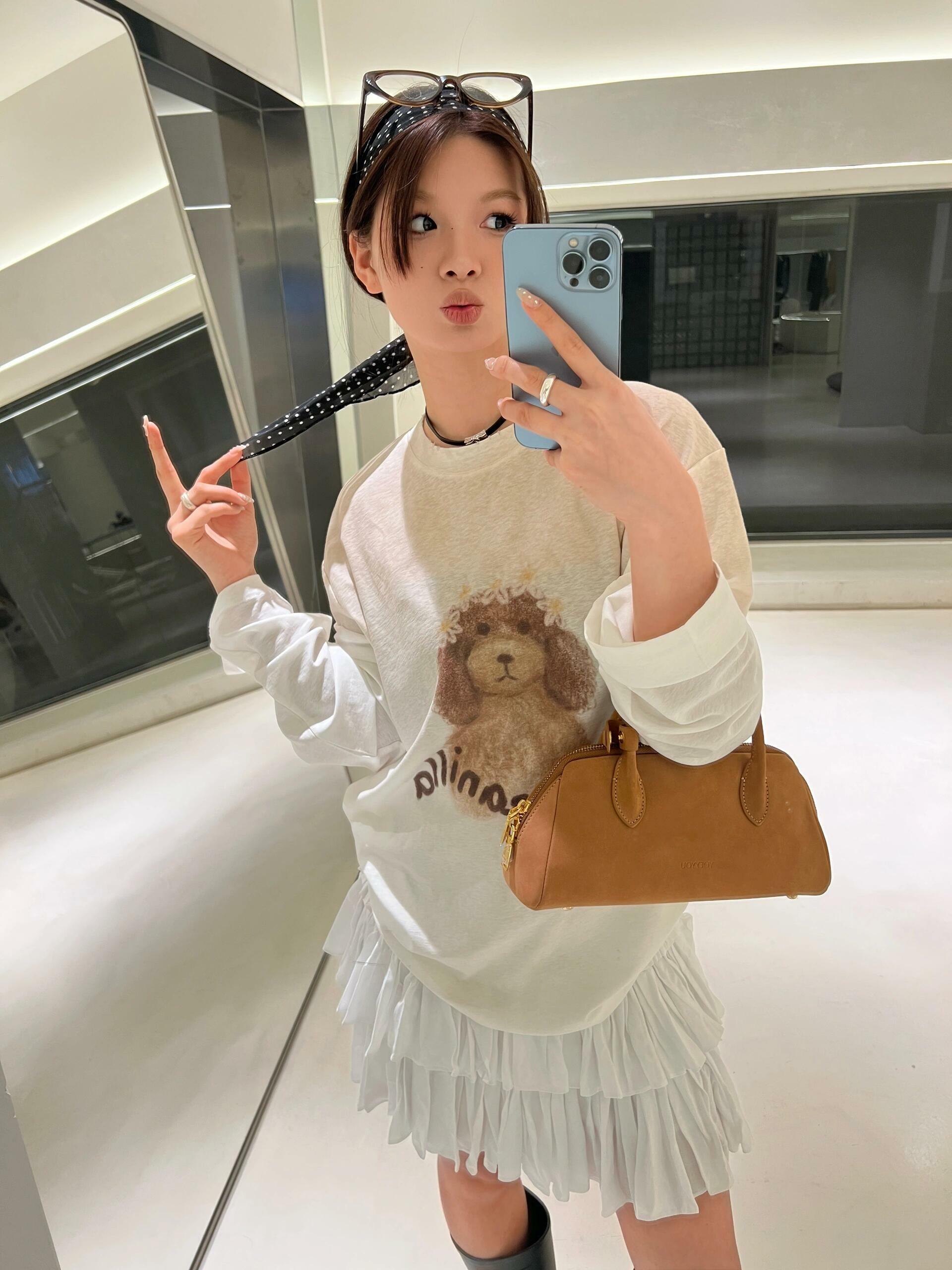 Korean Retro Little Dog Princess Print Long Sleeve T-Shirt - Casual Sun Protection Cover-Up in Pure Cotton for Women