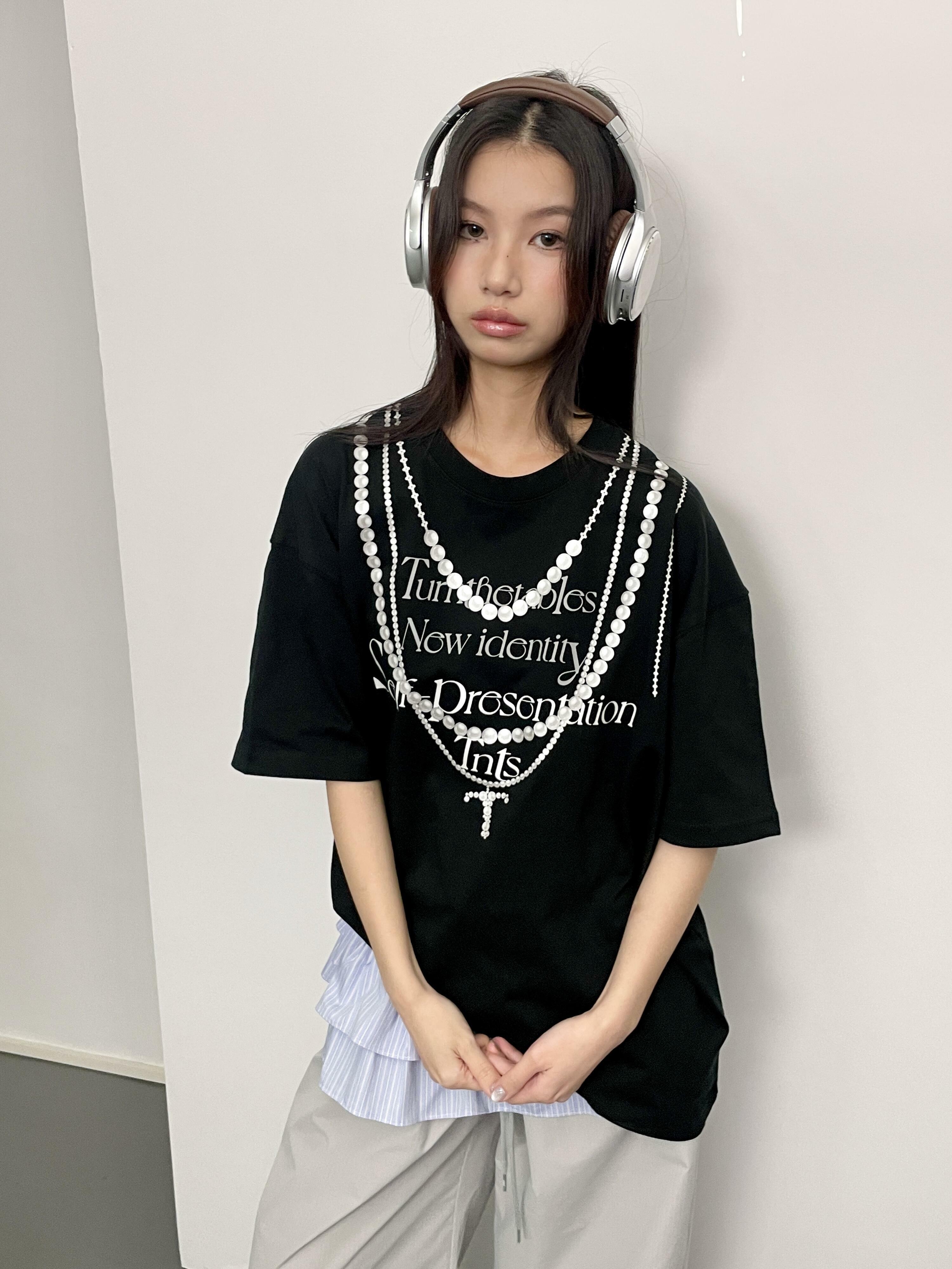 Korean Style Casual Unisex T-Shirt with Slogan Print and Pearl Necklace Design, Loose Fit Pure Cotton for Comfortable Everyday Wear