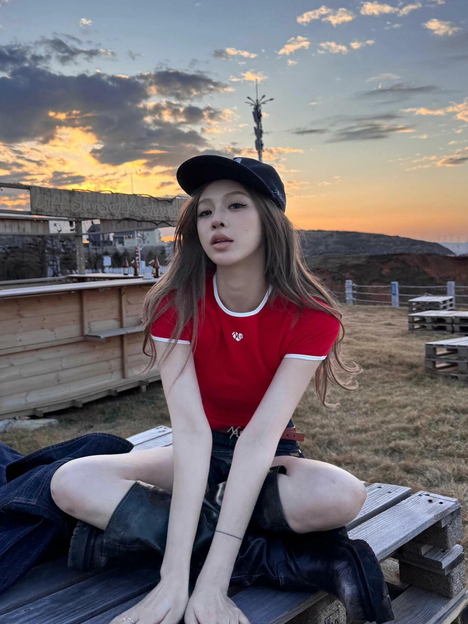 Korean Style Color-Blocking Love Slogan Short Slim-Fit Cotton Top for Girls - High Elasticity Casual Fashion