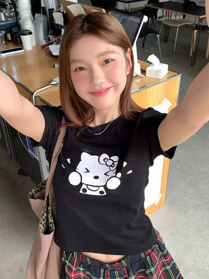 Korean-Style Cute Kitty Cat Print Black Slim-Fit T-Shirt for Women - Age-Reducing Summer Short Sleeve Top
