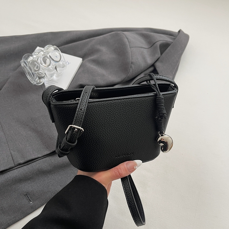 Korean Style Fashion Bucket Bag for Women, Trendy Versatile Shoulder Bag, 2025 Summer High-End Casual Accessory