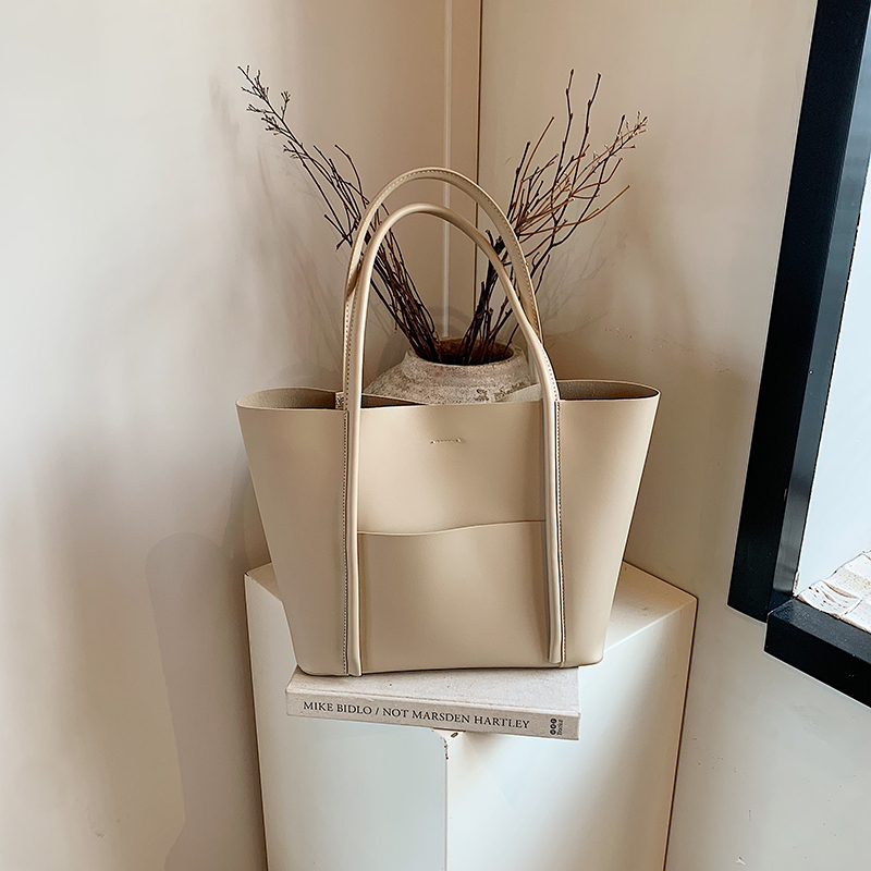 Korean Style Large-Capacity Tote Bag for Women - Fashionable Autumn/Winter 2025 Model for Work and Commuting
