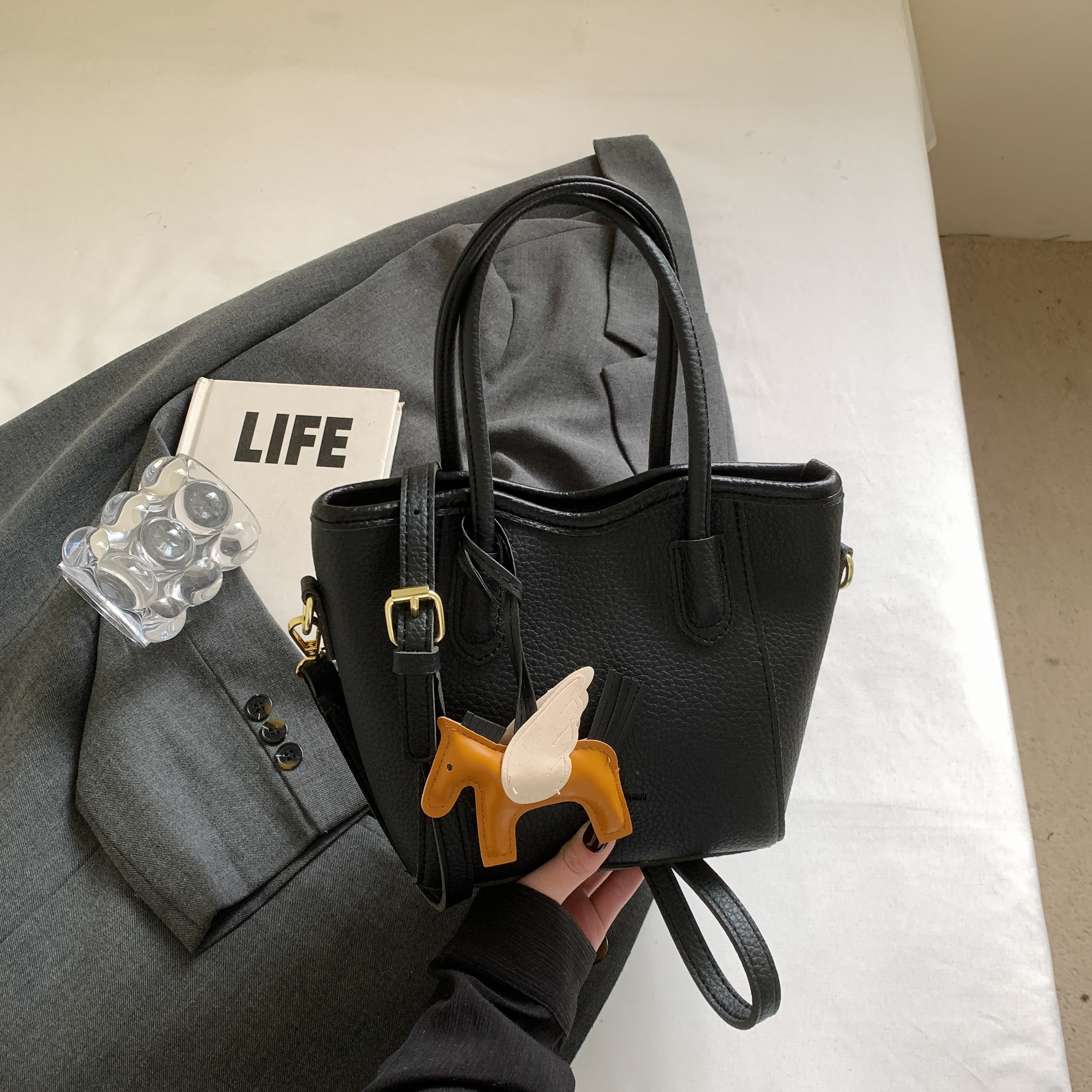 Korean-Style Minimalist Casual Tote Bag for Women - Versatile 2025 Spring Crossbody Bucket Bag
