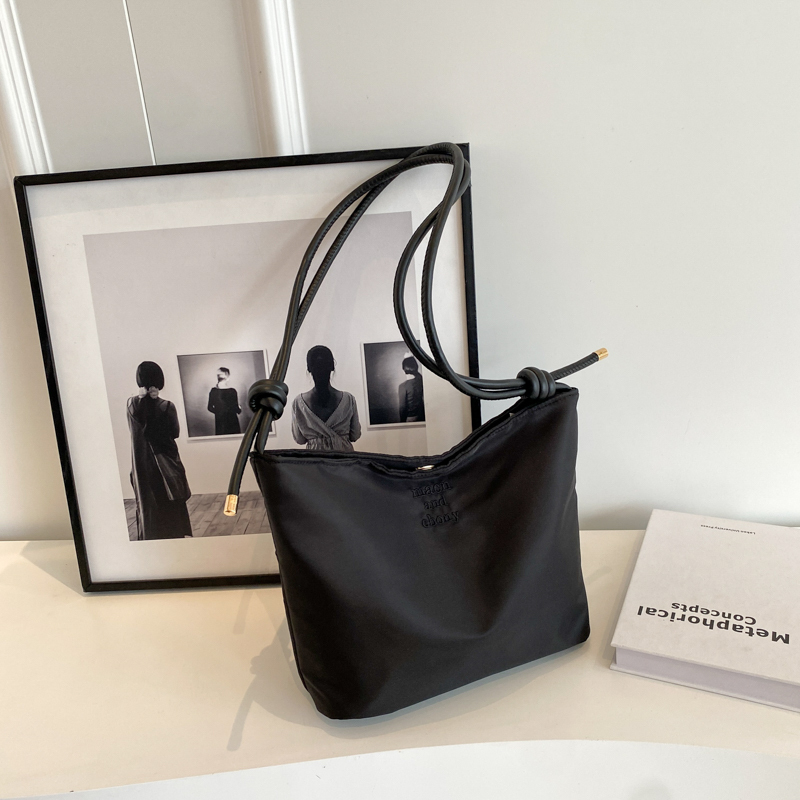 Korean-Style Minimalist Tote Bag for Women - Versatile Underarm Shoulder Bag with High-End Feel for Summer 2025 Fashion