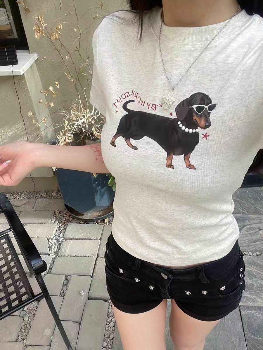 Korean-Style Retro Sausage Dog Printed Short Sleeve T-Shirt for Women, Slim-Fit Summer Top, Stretchy and Flattering Design