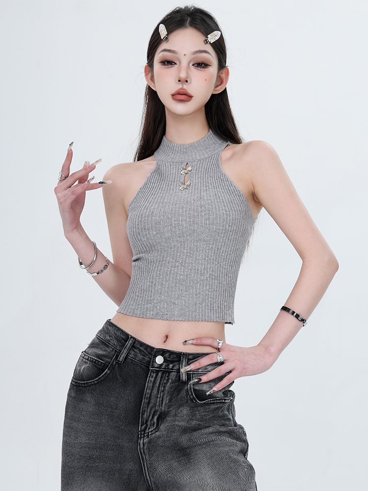 Korean Style Slim-Fit Solid Color Tank Top with Metal Butterfly Detail - Versatile Sexy Women's Hollow Design