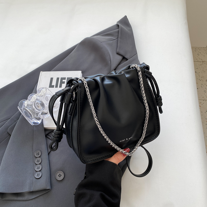 Korean Style Versatile Chain Small Bag for Women, Wrinkled Cloud Square Crossbody Bag, 2025 Spring/Summer Fashion Essential