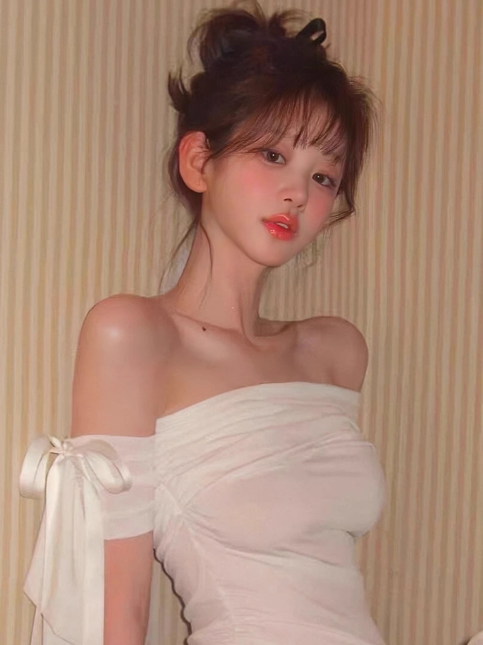 Korean Style Women's One-Shoulder Ruffle Lace Short Sleeve T-shirt - Summer Holiday White Top for Instagram Ready Looks