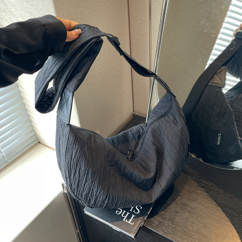Korean Style Wrinkled Canvas Bag for Women, Casual Large Capacity Commuting Dumpling Shoulder Crossbody Bag, Versatile Student Tote