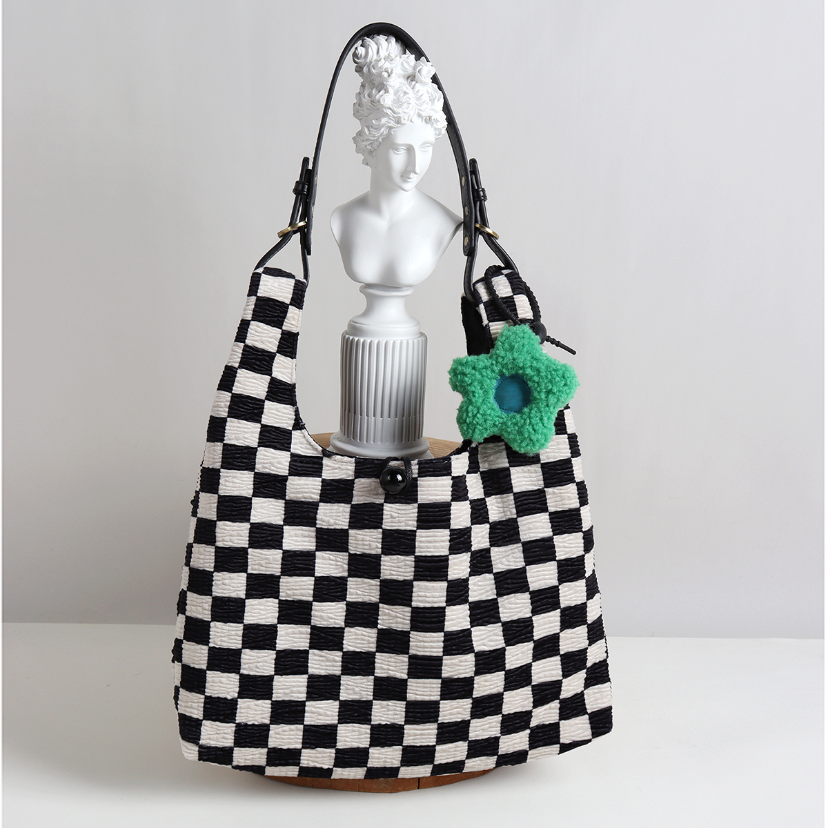 Large Capacity Flower Checkerboard Tote Bag for Women - Versatile Shoulder Bag for Class, Commuting, and Spring Outings