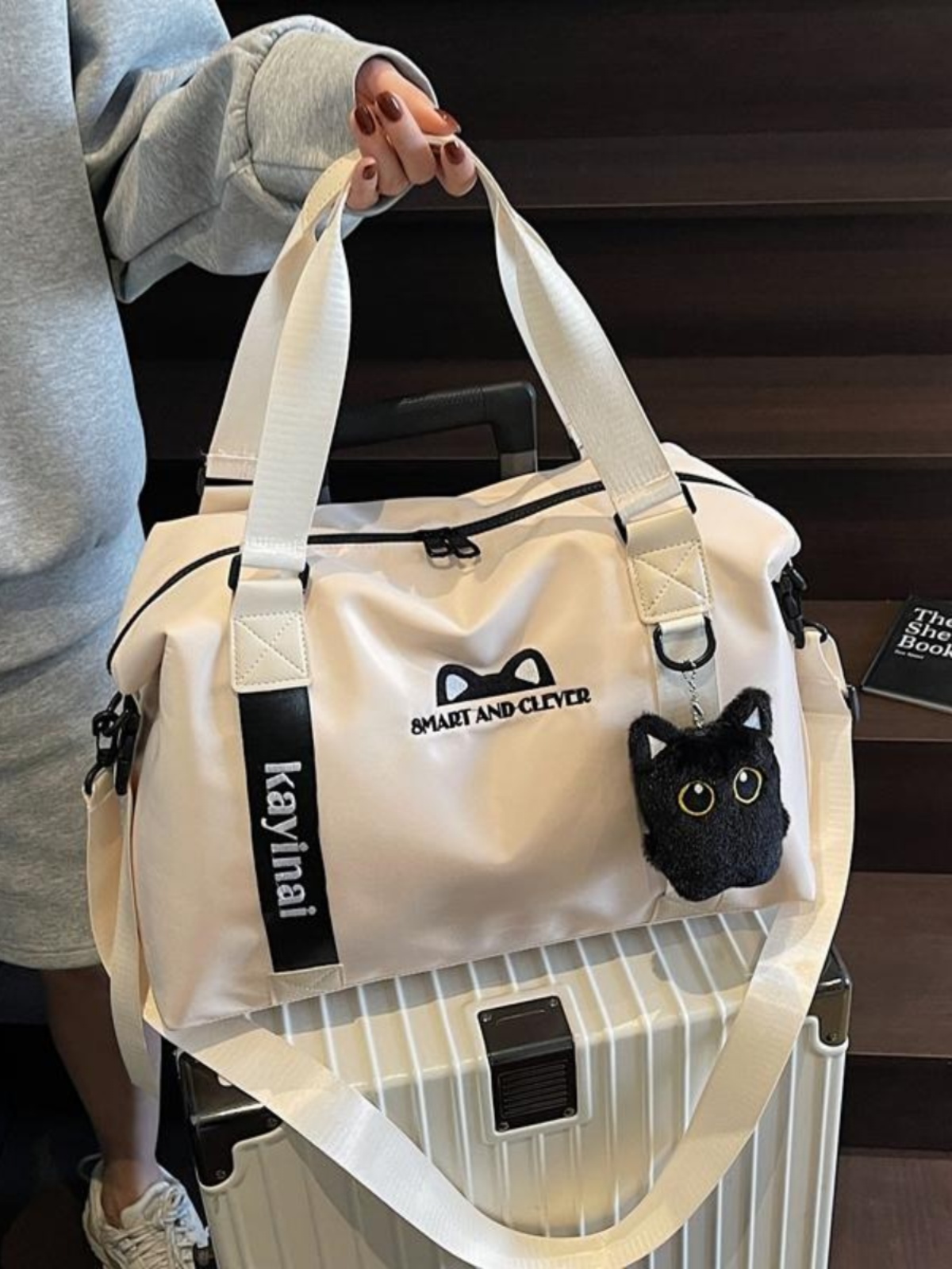 Large Capacity Handheld and Crossbody Luggage Bag with Wet-Dry Separation for Sports, Fitness, Travel, and Maternity - Versatile and Fashionable