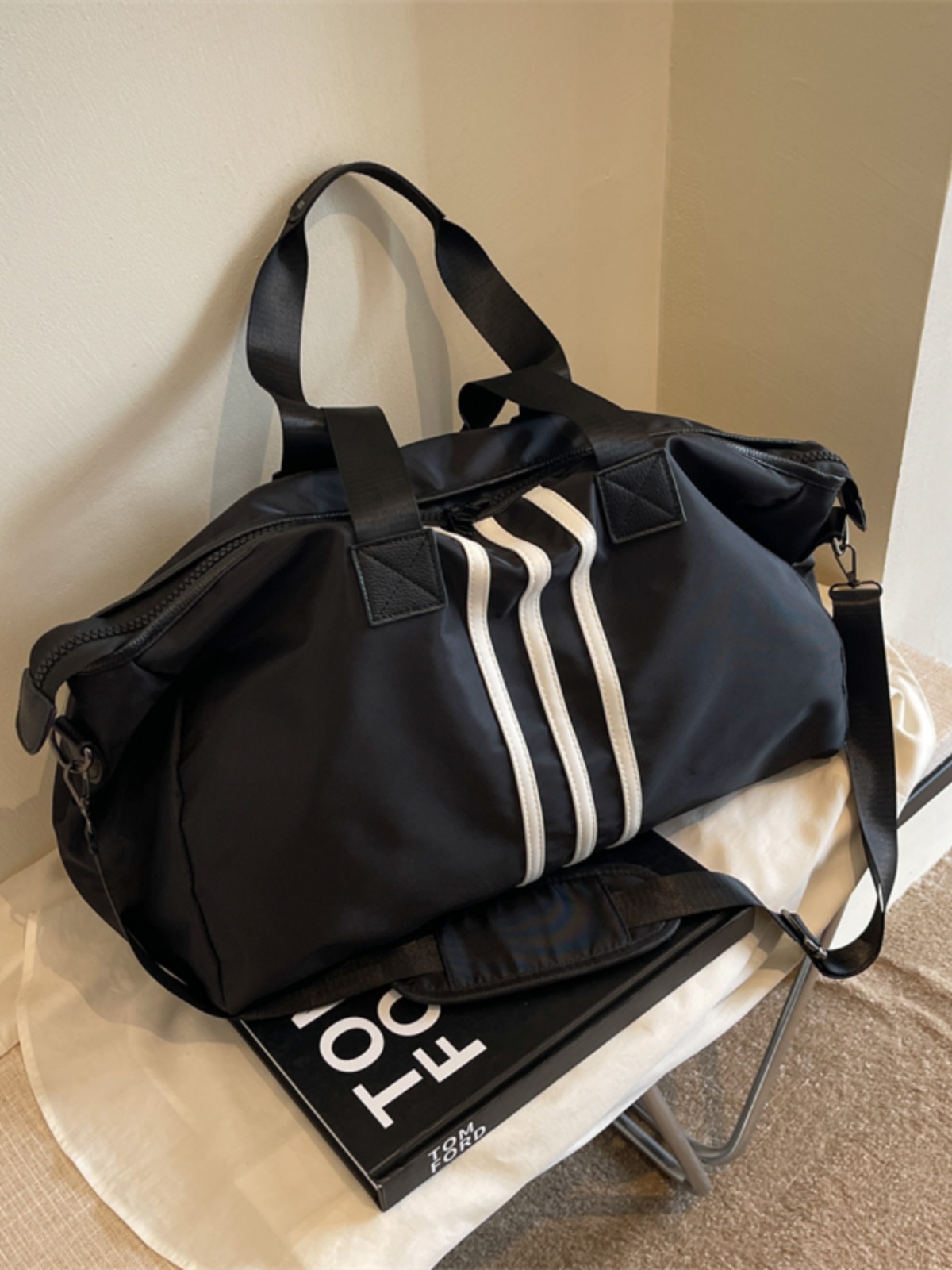 Large Capacity Oxford Cloth Business Travel Bag - High-End Sports Yoga Fitness Tote for Short Trips - Lightweight and Stylish