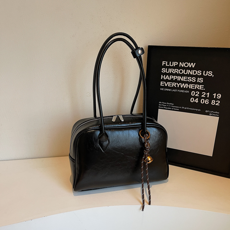 Large Capacity Red Shoulder Bag for Women - High-End Summer Fashion Commuting Handbag 2024 Style